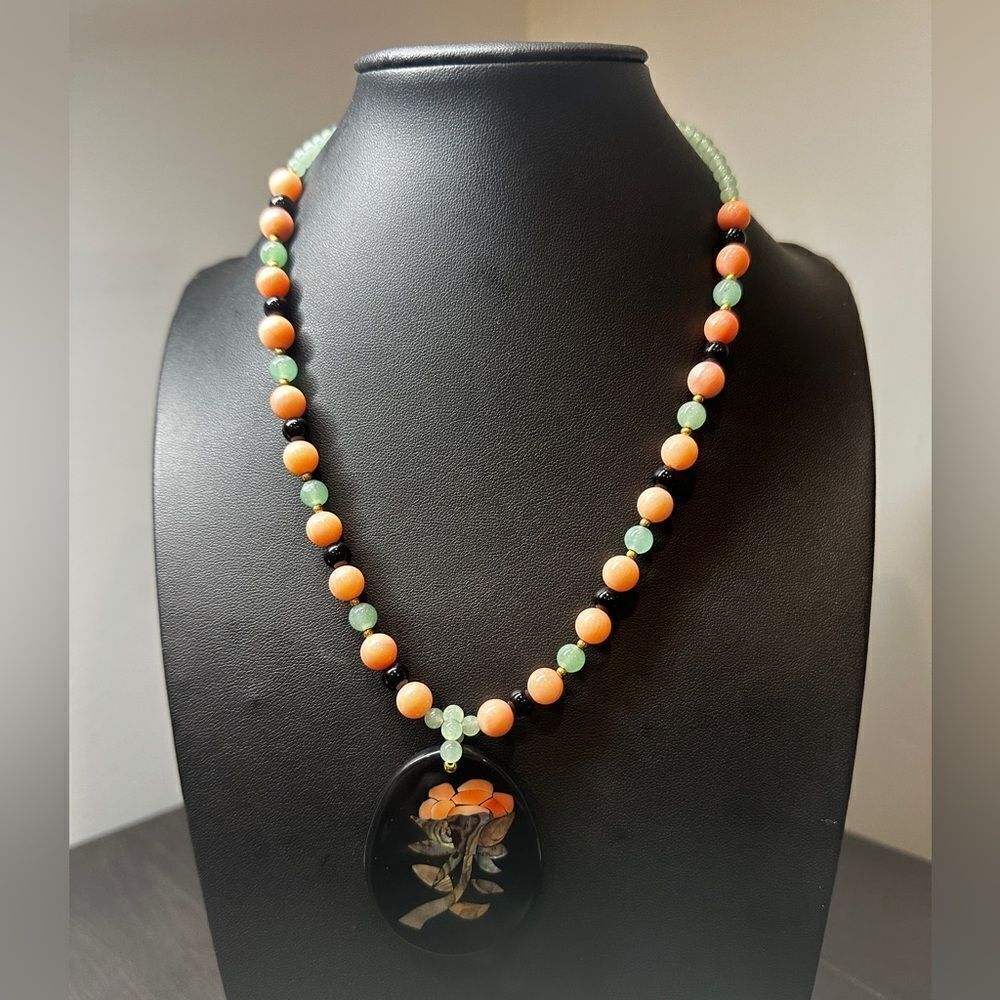 Lee Sands coral, onyx, jade bead with‎ mother of pearl shell necklace!